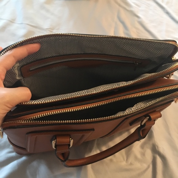 Light brown crossbody with two pockets - Picture 6 of 7